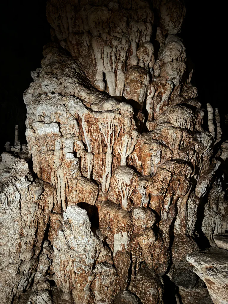 Tippukivimuodostelma