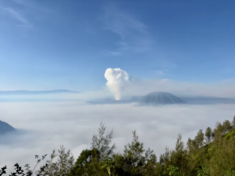 Bromo on se, joka savuaa