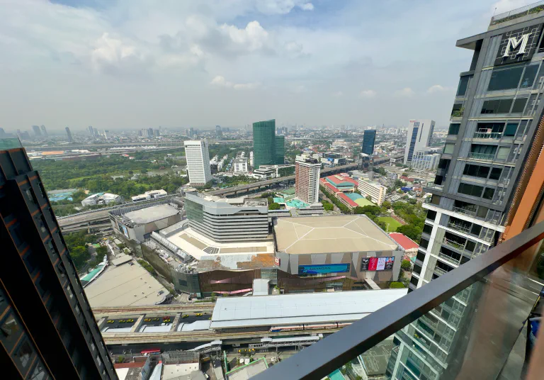 Chatuchak park, ostari ja asema