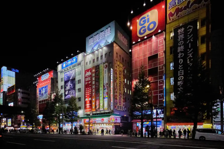 Akihabara yöllä