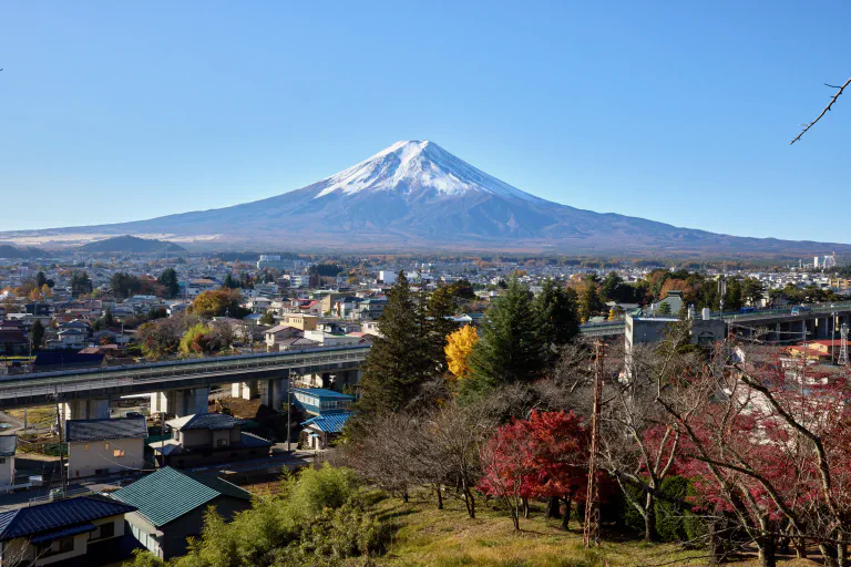 Fuji vihreiden asioiden takana